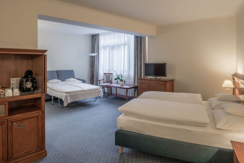 Komfort Junior Suite mit Couchaufbettung im Hollywood Media Hotel