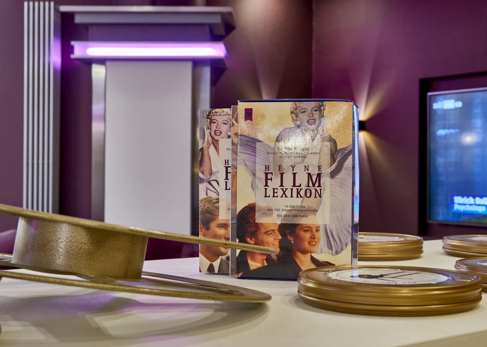 Filmrollen im Lobbybereich des Hollywood Media Hotels