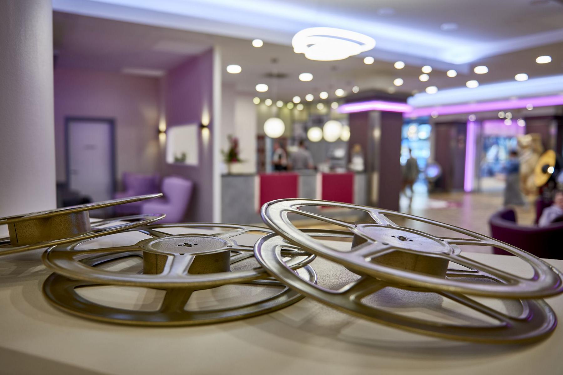 Filmrollen im Lobbybereich des Hollywood Media Hotels
