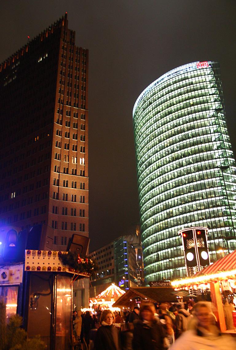 Hollywood Media Hotel Berlin Potsdamer Platz bei Nacht