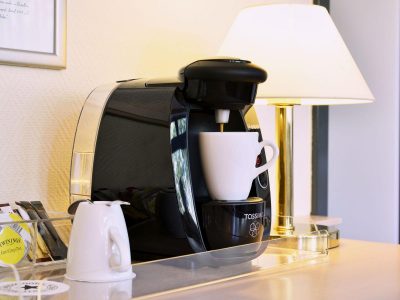 HollywoodMediaHotel Hotelzimmer–Kaffee Tee Station