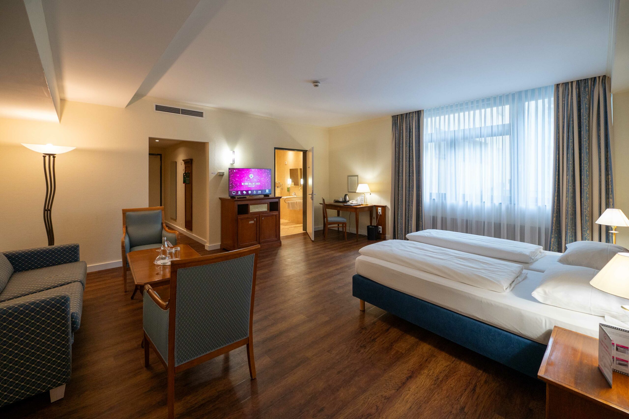 Hollywood Media Hotel - Hotelzimmer – barrierefreies Zimmer - behindertengerechtes Zimmer