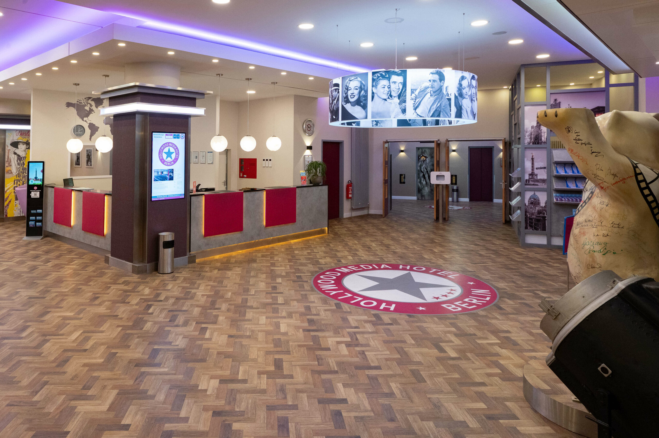 Hollywood Media Hotel – Lobby