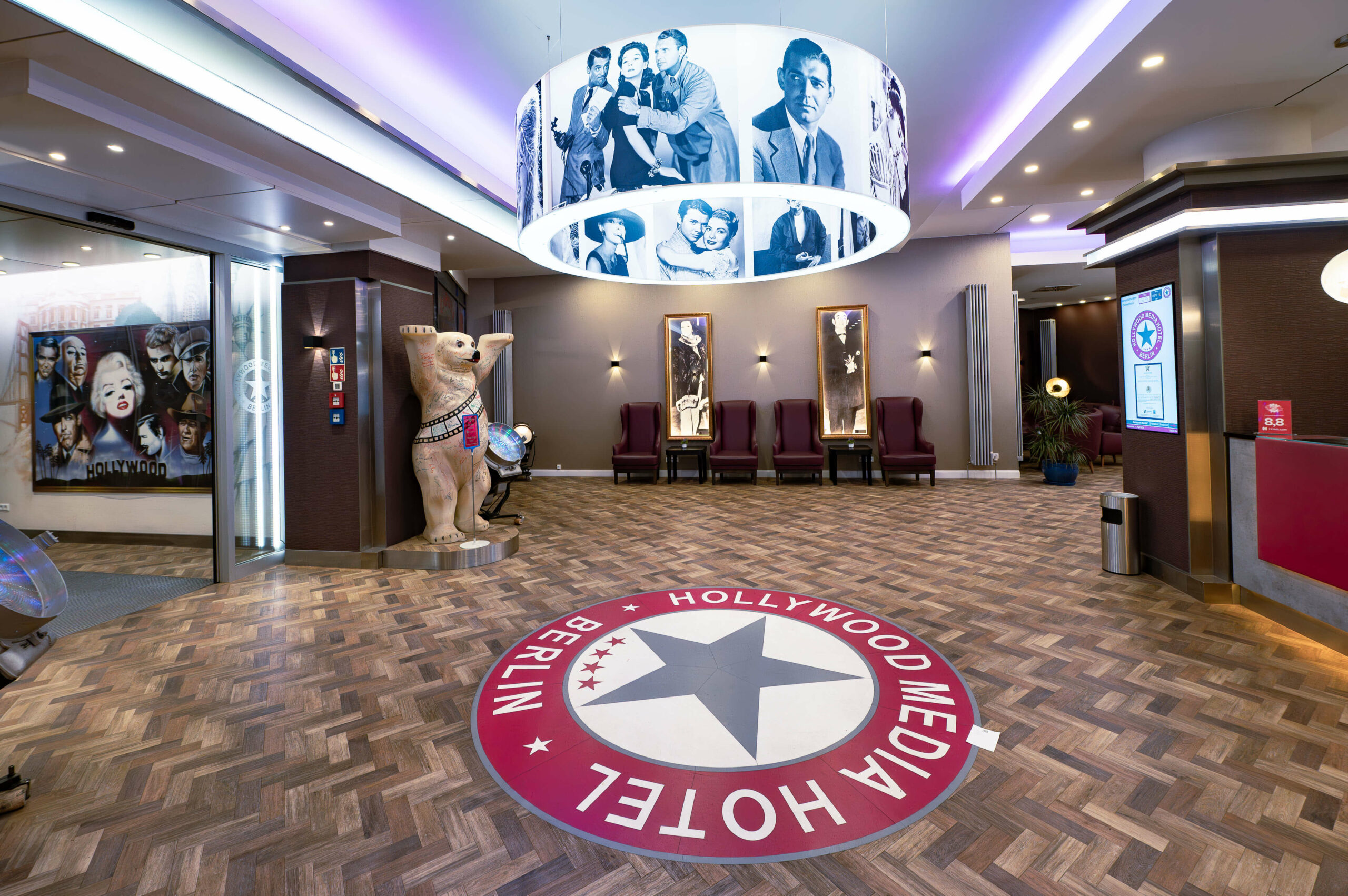 Hollywood Media Hotel – Lobby