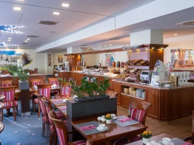 Frühstücksrestaurant im Hollywood Media Hotel