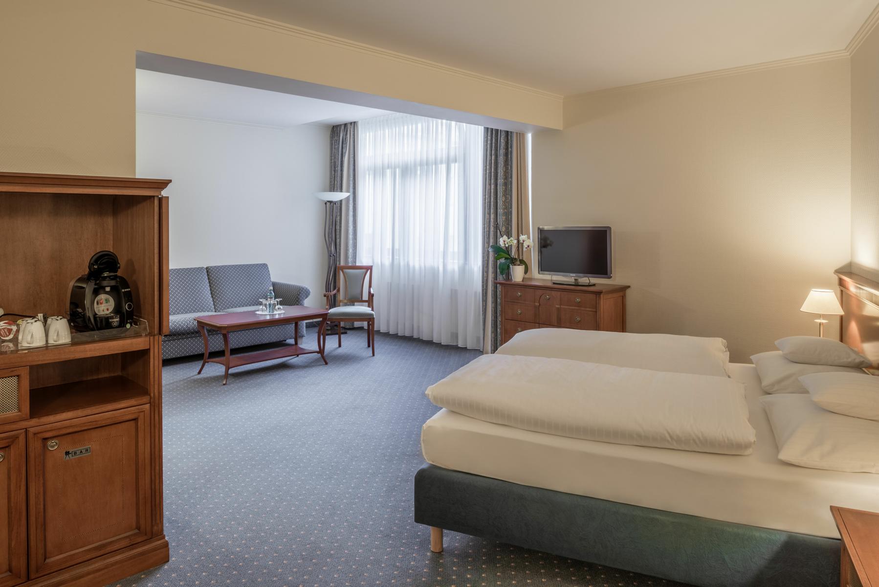 Hotel room - Comfort Junior Suite with seating area