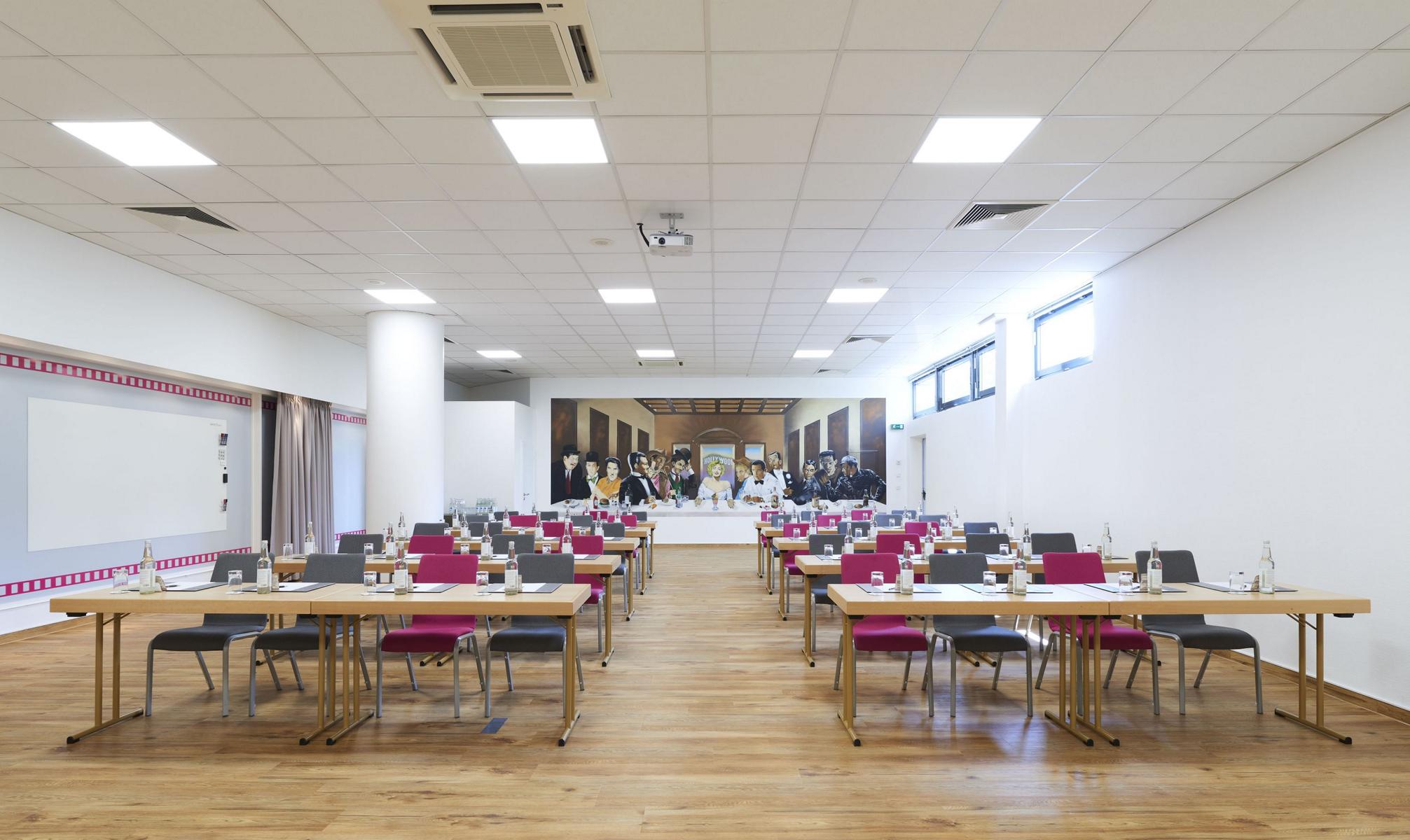 Hollywood Media Hotel - conference room - CCC