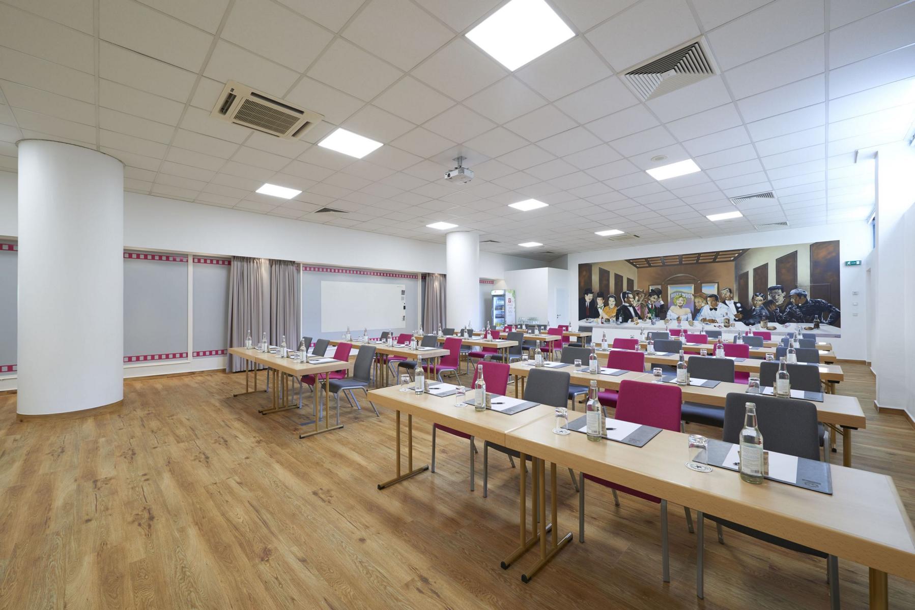 Hollywood Media Hotel - conference room - CCC