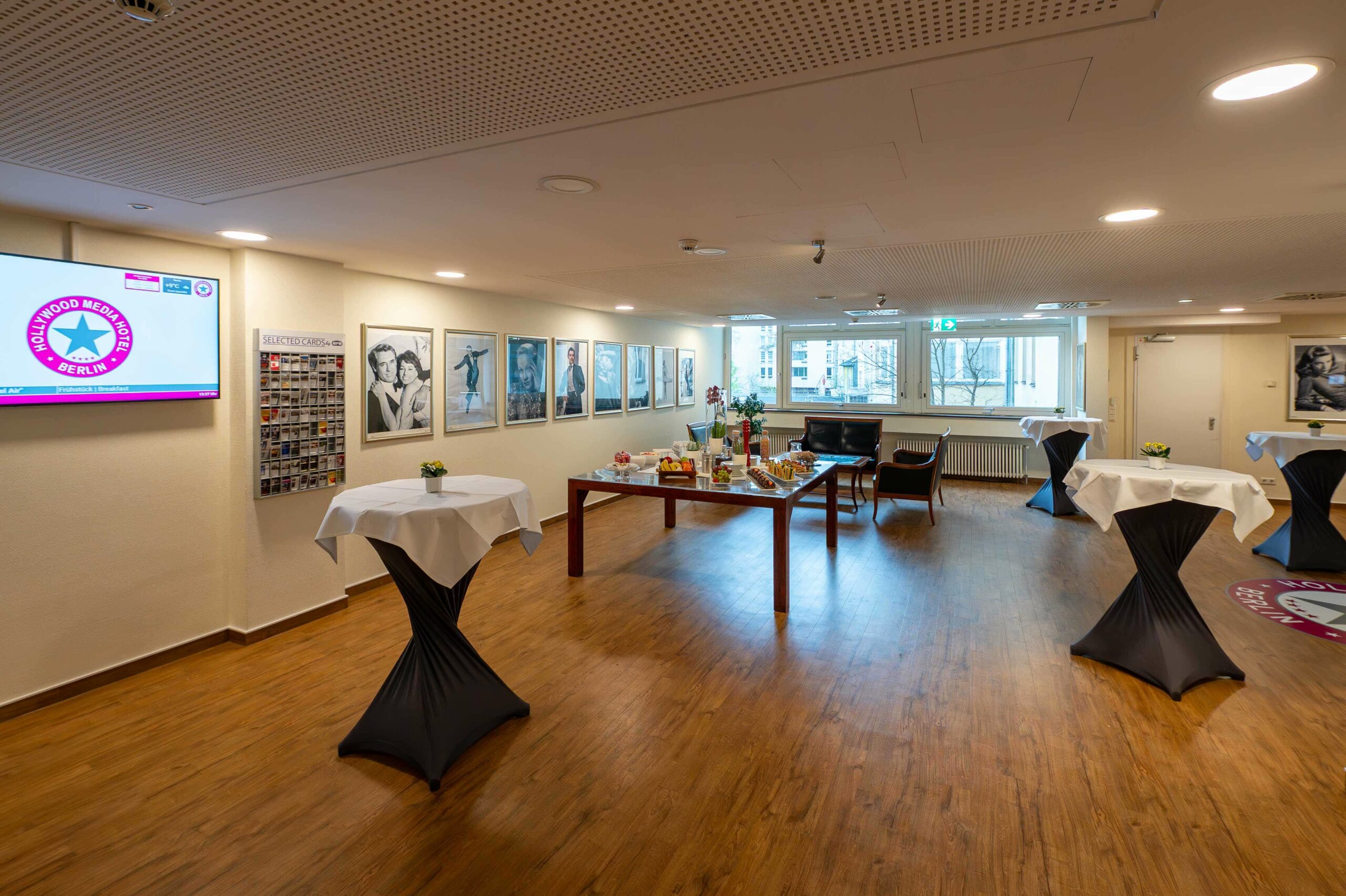 Hollywood Media Hotel - banquett foyer