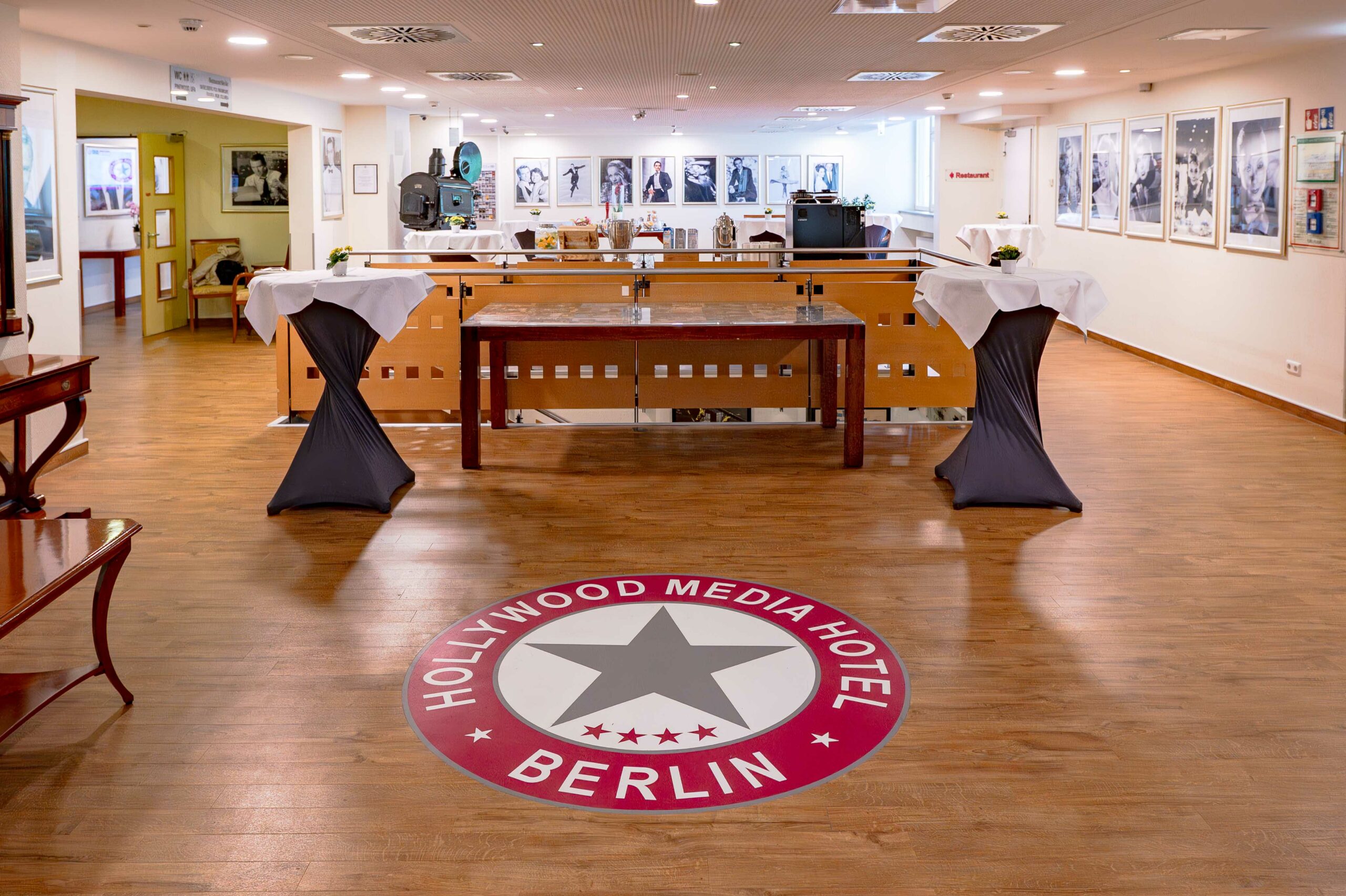 Hollywood Media Hotel - banquett foyer