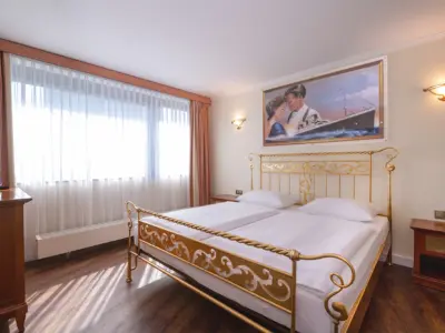 Executive Suite “Titanic” at the Hollywood Media Hotel