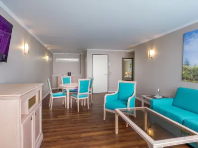 Executive Suite at the Hollywood Media Hotel