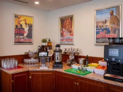 Breakfast area at the Hollywood Media Hotel