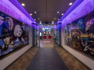 Hollywood Media Hotel – Entrance